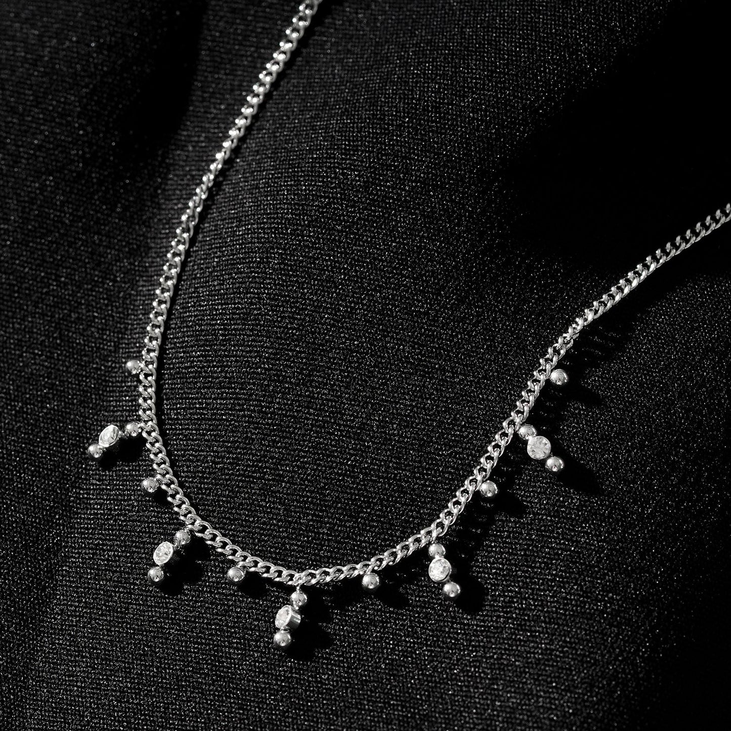 Style KALPI: Zirconia & Ball-Beaded Chain Necklace in Silver