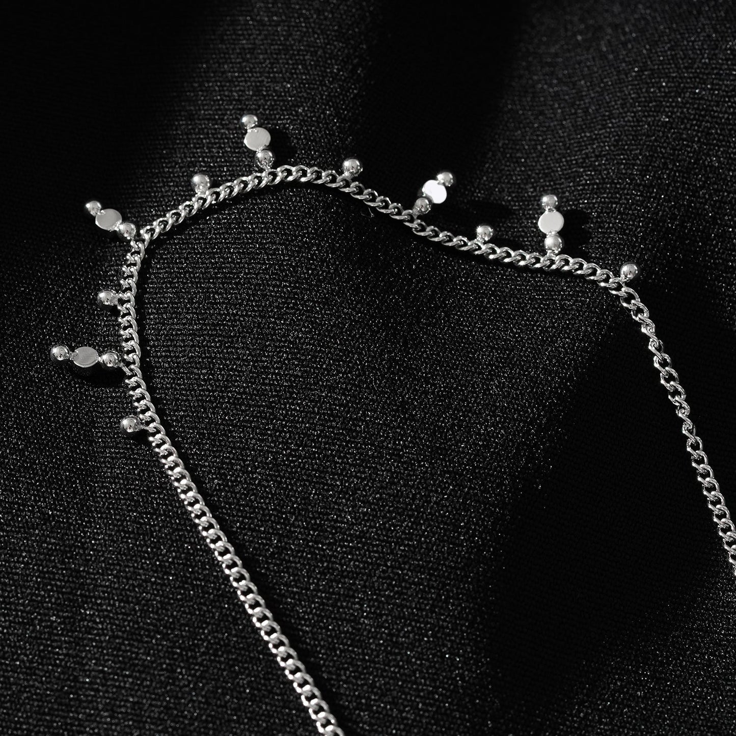 Style KALPI: Zirconia & Ball-Beaded Chain Necklace in Silver