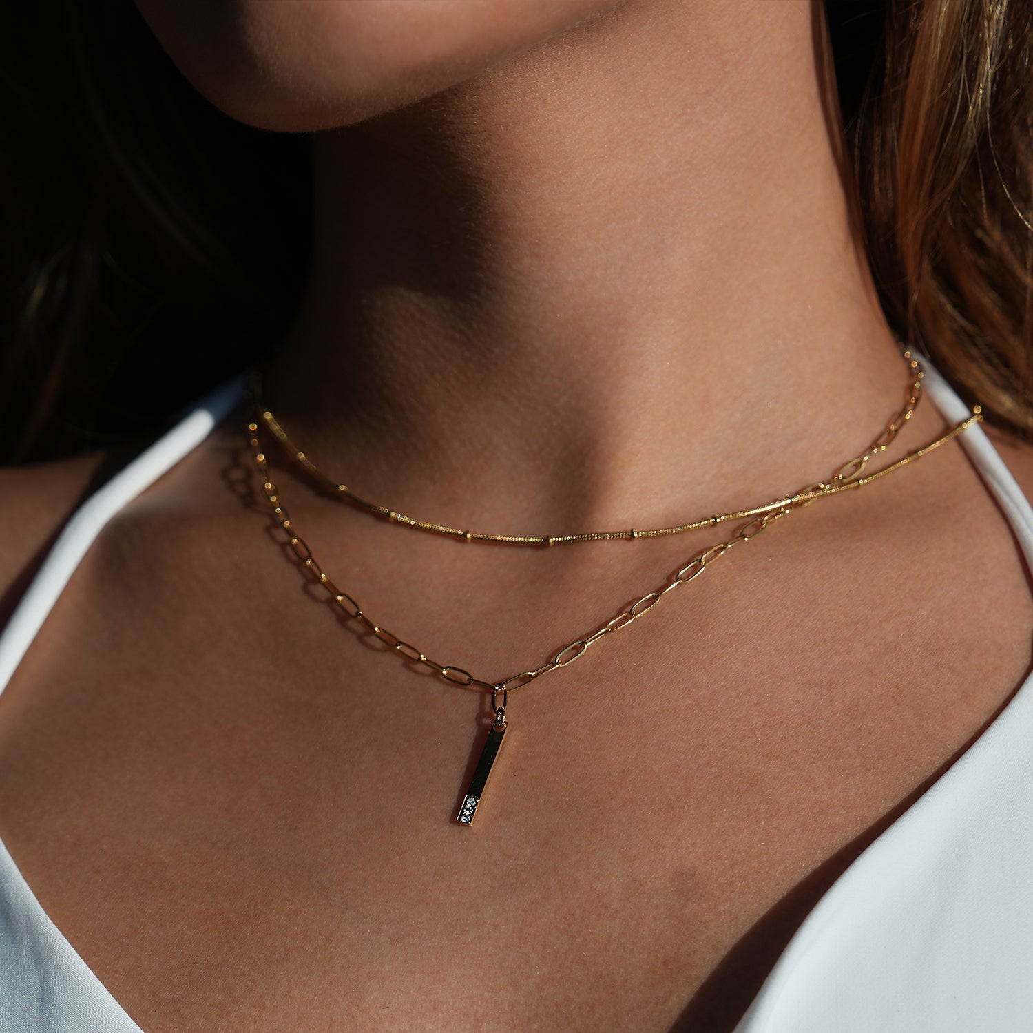 Style KORATIA: Minimalist Necklace with Paper-Clip Chain and Bar Charm Zirconia Embedded Pendant in Gold