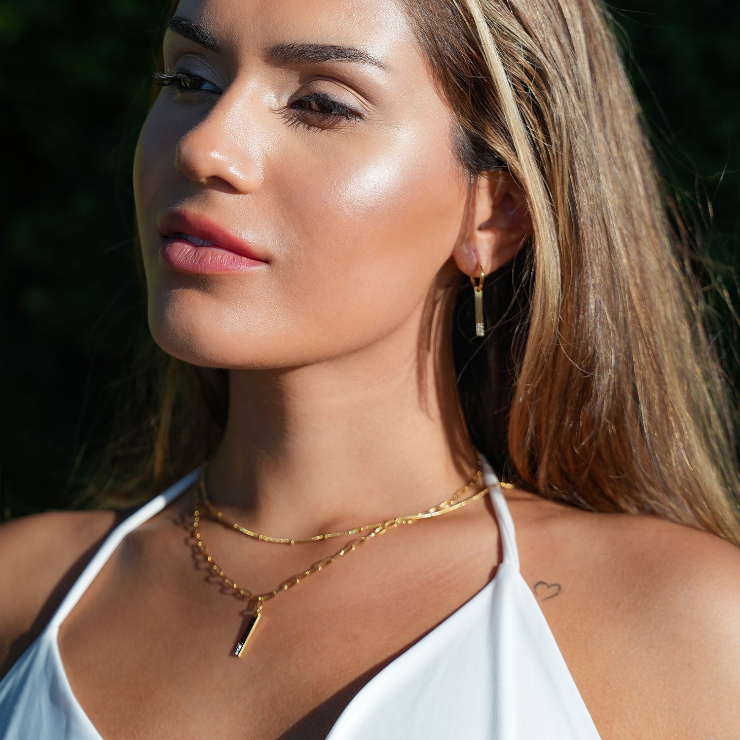 Style KORATIA: Minimalist Necklace with Paper-Clip Chain and Bar Charm Zirconia Embedded Pendant in Gold