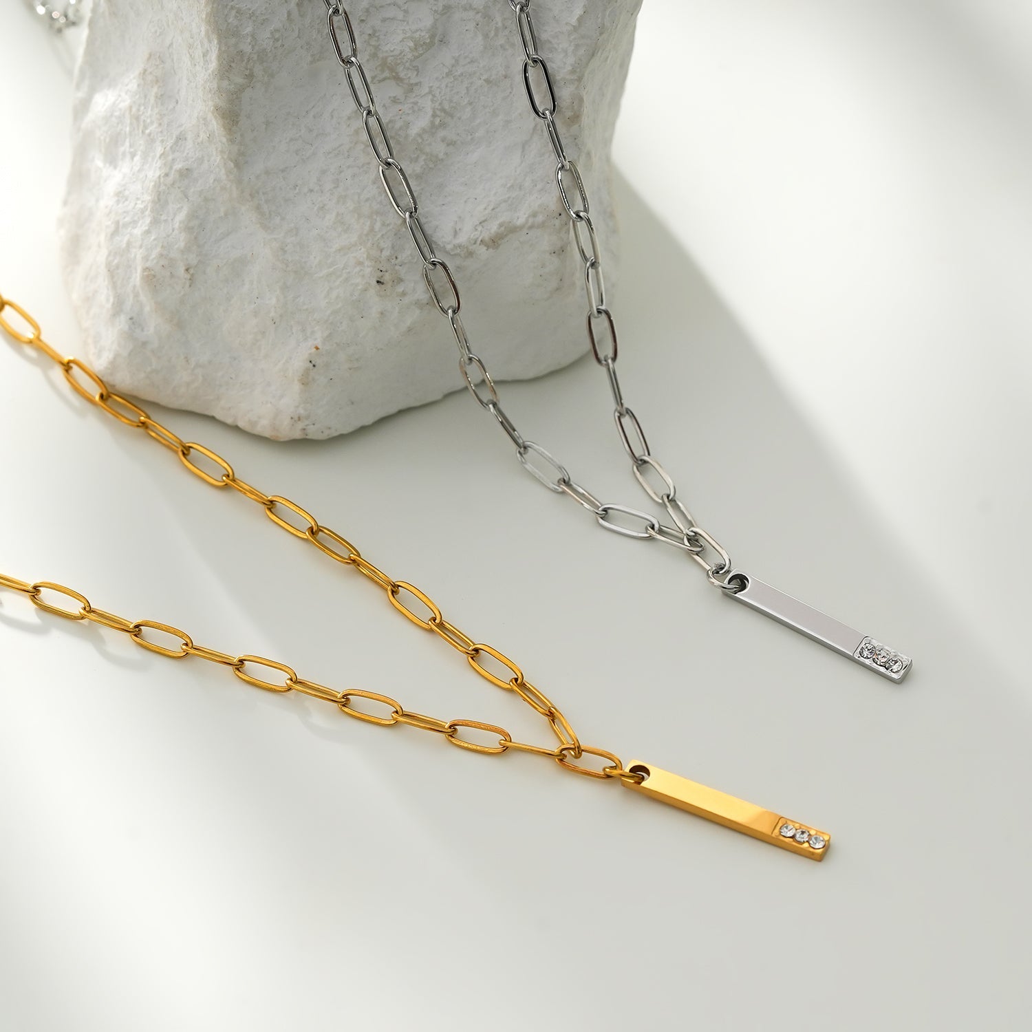 Style KORATIA: Minimalist Necklace with Paper-Clip Chain and Bar Charm Zirconia Embedded Pendant in Gold & Silver