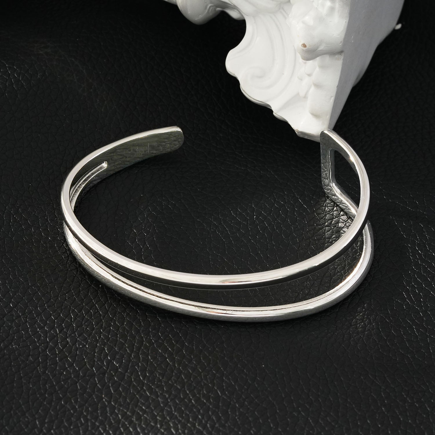 LILIANNA: Minimalist-Chic Double Band Bracelet in Silver Toned White Gold