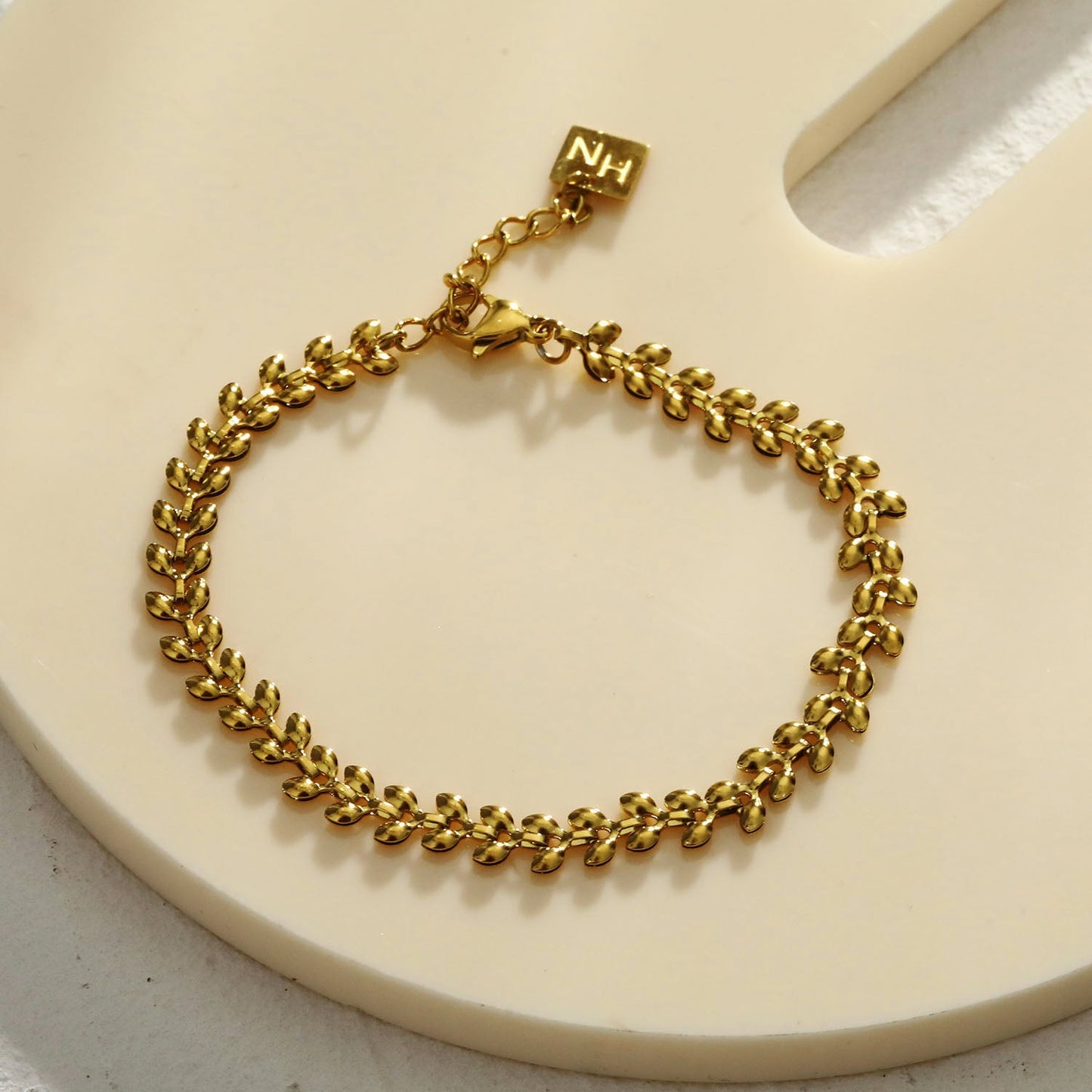MAGDA Gold: Leafy Patterned Bold Bracelet