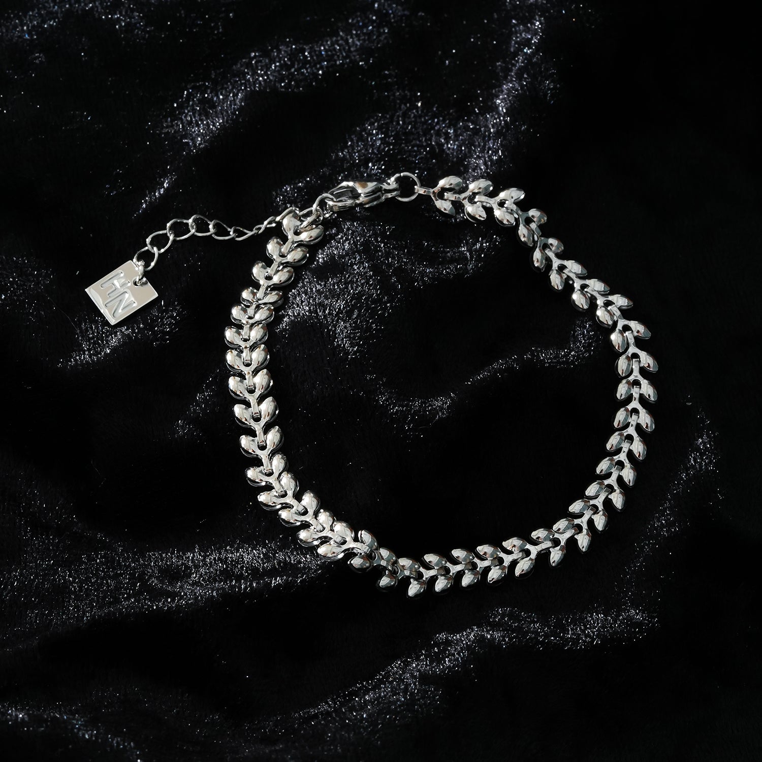 MAGDA Silver (White Gold): Leafy Patterned Bold Bracelet