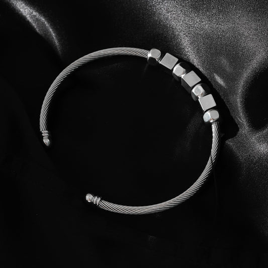 Style MALDONA: Industrial-Chic Bracelet with Round & Square Beads in White Gold (Silver Toned)