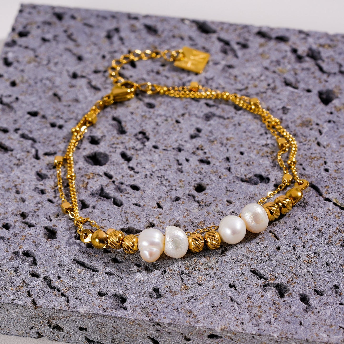 MARENTA Gold: Gilded Harmony Chain Bracelet with Gold Beads and Freshwater Pearls