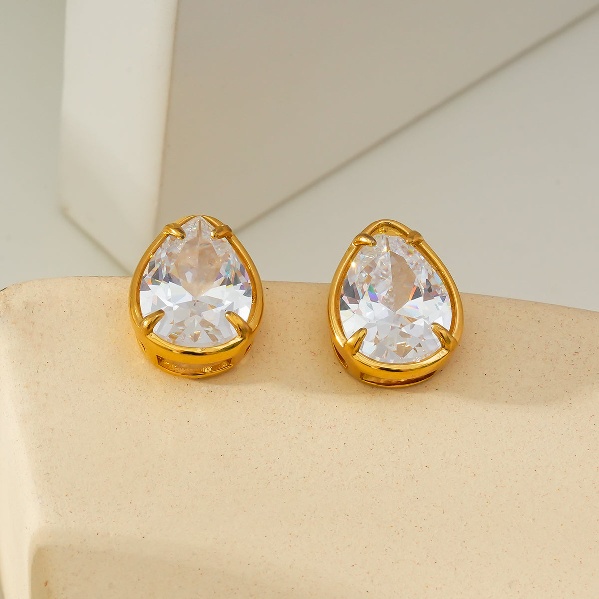 MARTHA Gold: Moissanite (Diamond Alternative) Teardrop Studs