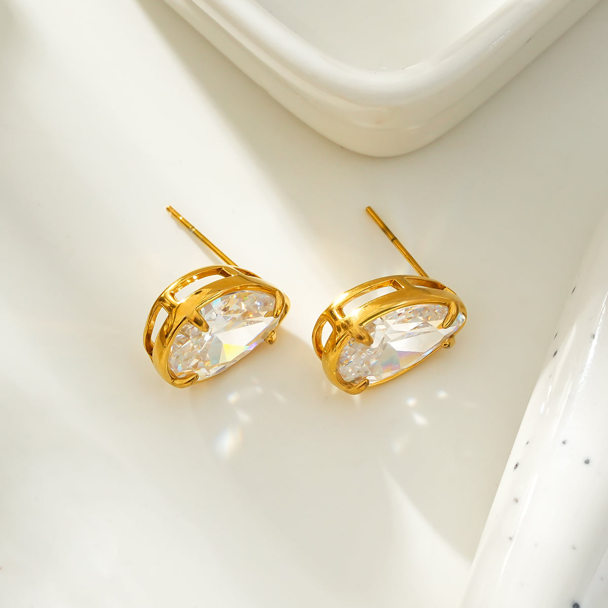 MARTHA Gold: Moissanite (Diamond Alternative) Teardrop Studs