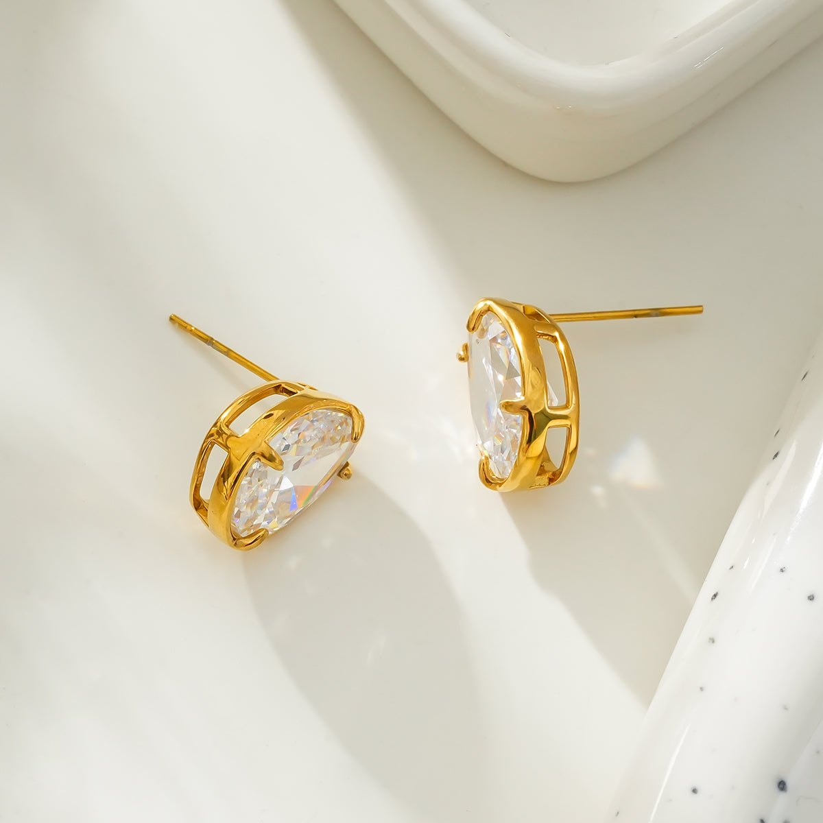 MARTHA Gold: Moissanite (Diamond Alternative) Teardrop Studs