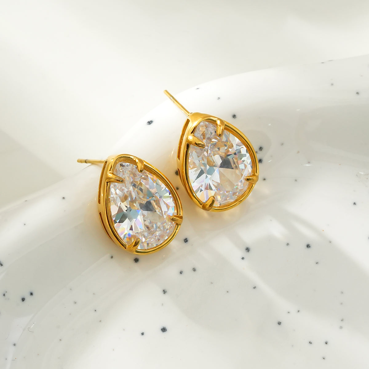 MARTHA Gold: Moissanite (Diamond Alternative) Teardrop Studs