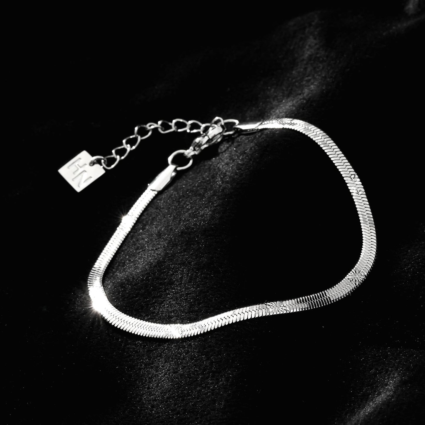 MUKER Silver (White Gold): Star Embossed Snake Skin Textured Chain Bracelet
