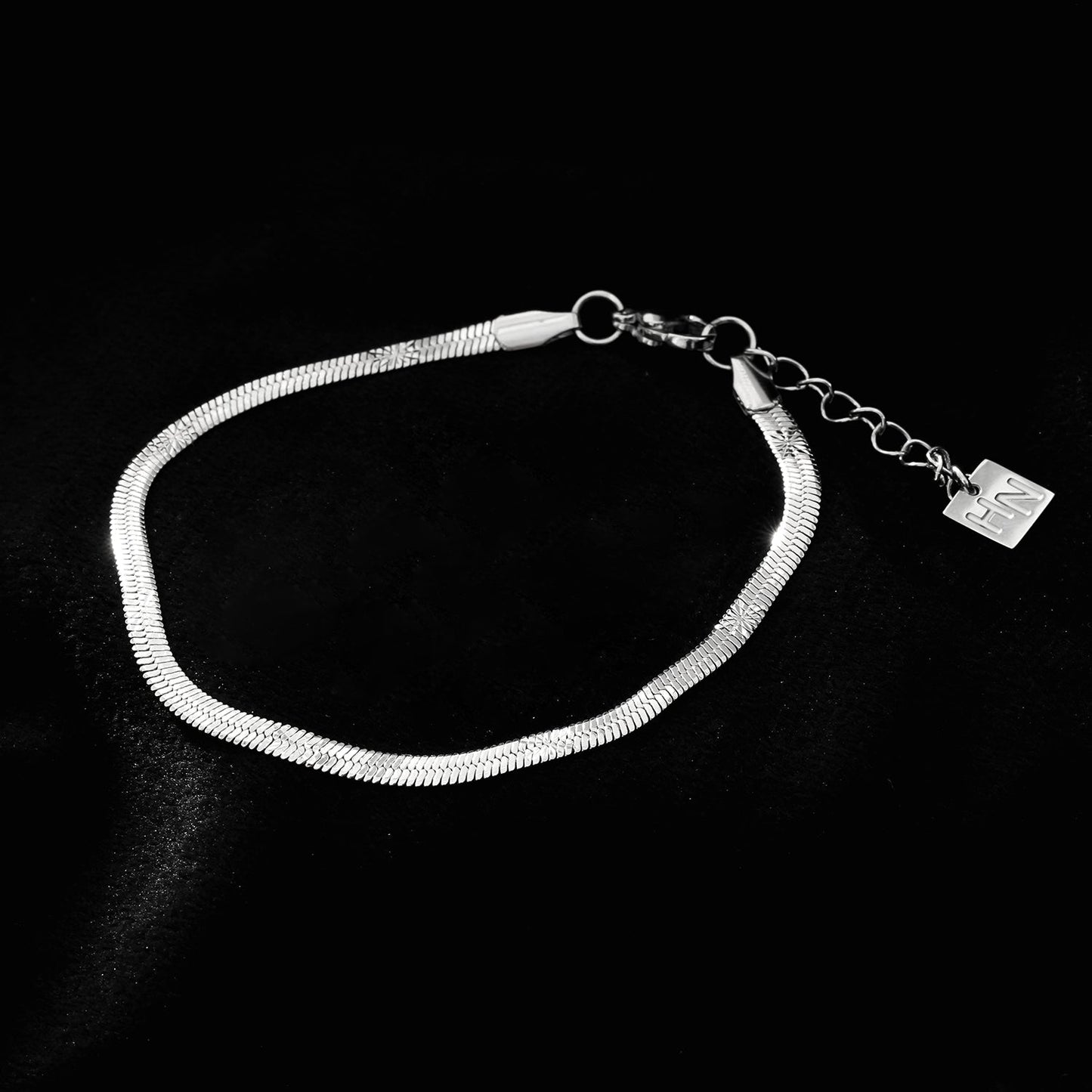 MUKER Silver (White Gold): Star Embossed Snake Skin Textured Chain Bracelet