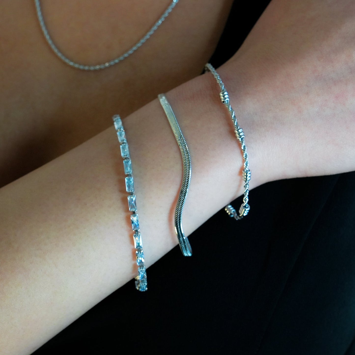 MUKER Silver (White Gold): Star Embossed Snake Skin Textured Chain Bracelet