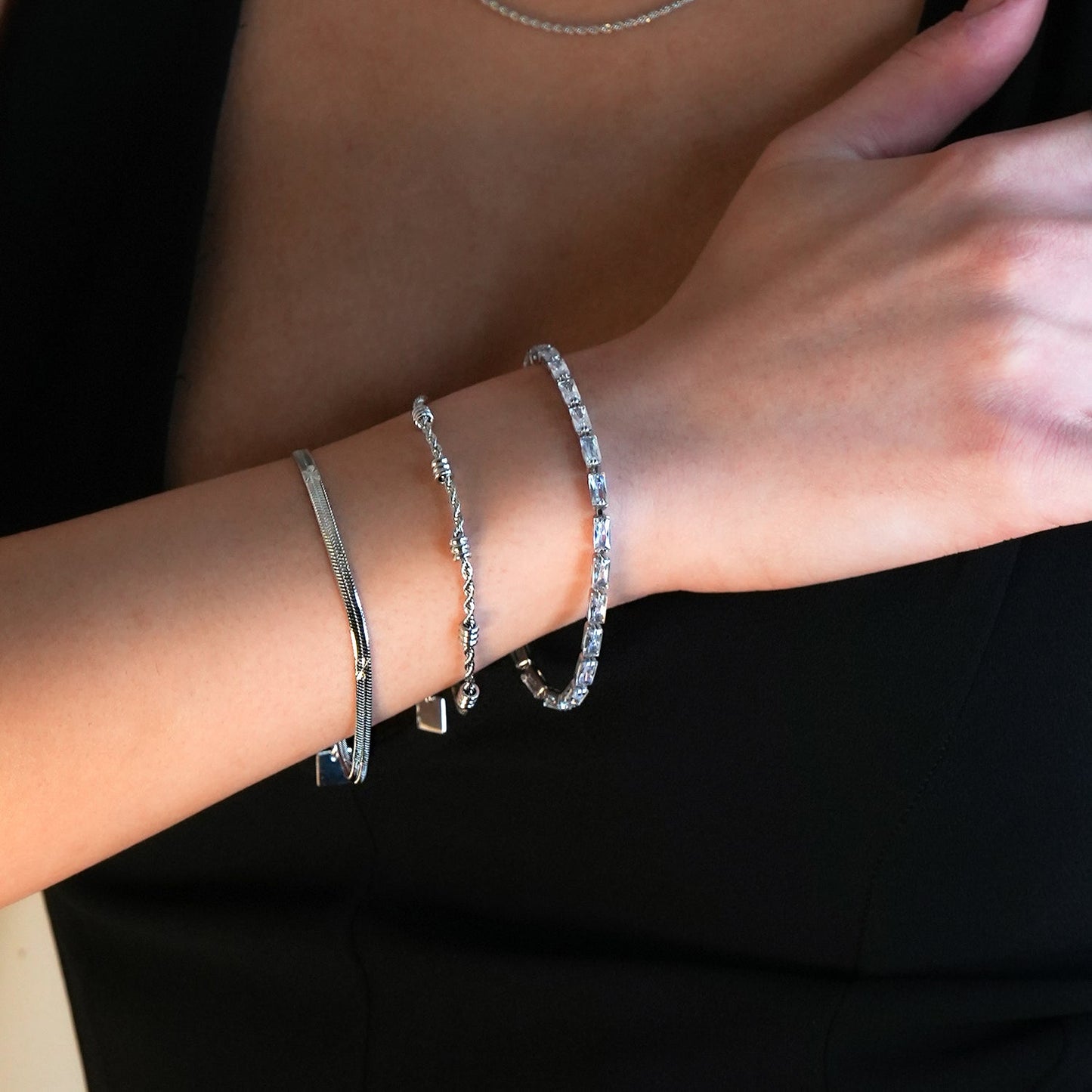 MUKER Silver (White Gold): Star Embossed Snake Skin Textured Chain Bracelet