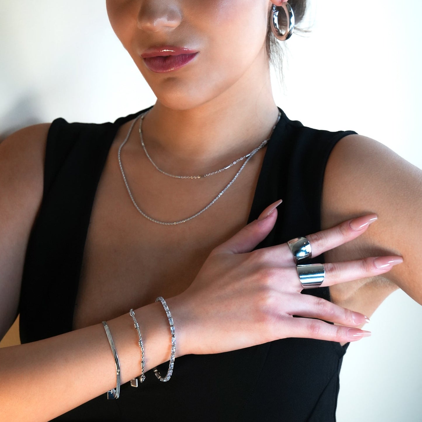 MUKER Silver (White Gold): Star Embossed Snake Skin Textured Chain Bracelet