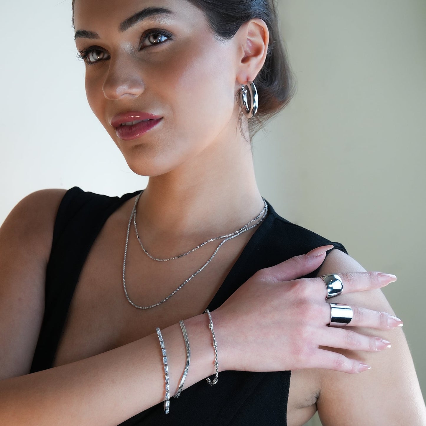 MUKER Silver (White Gold): Star Embossed Snake Skin Textured Chain Bracelet