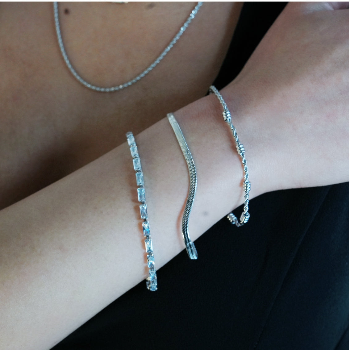 AMIENS: Silver Toned White Gold Beaded Rope Chain Bracelet