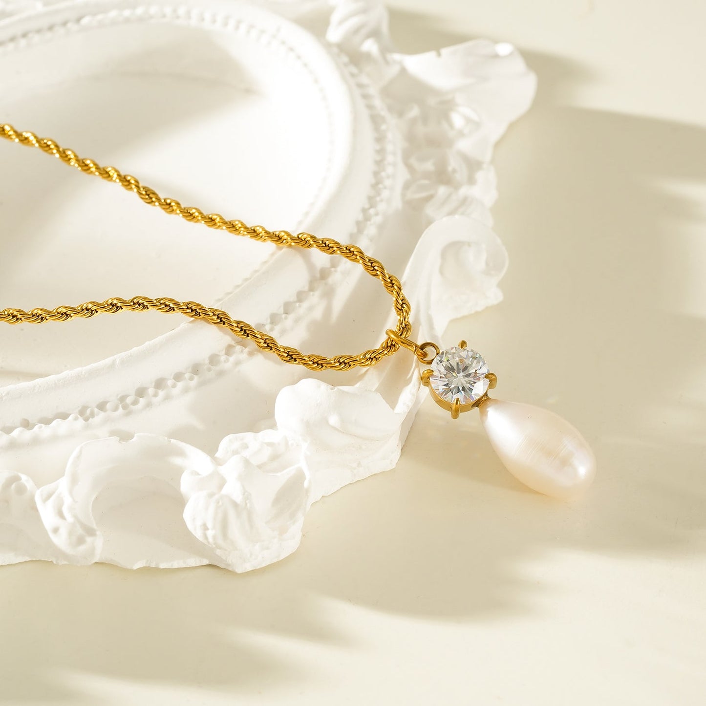 ORSOLIA Gold: Vintage Rope Chain Necklace with Freshwater Pearl & Solitaire Zirconia Charm