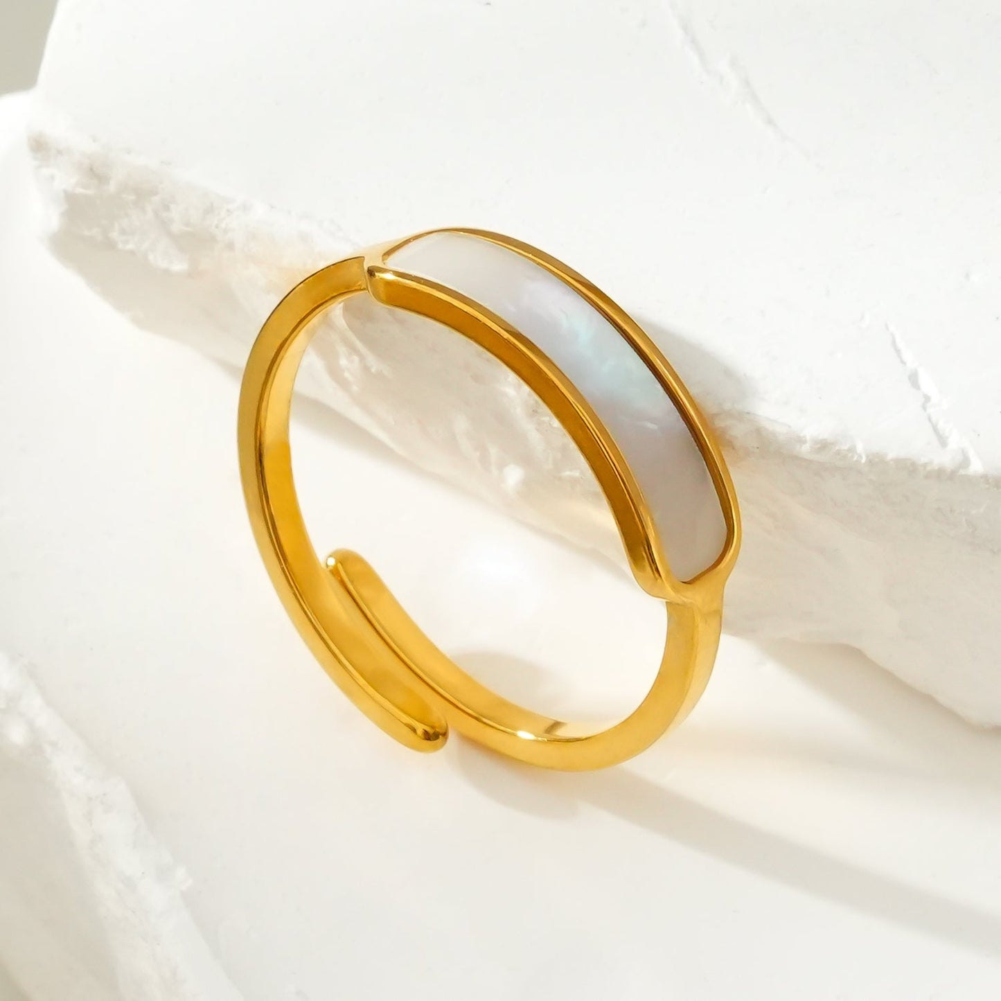 PEILLON Gold: Modern Minimalist Natural Shell Band Inset Ring