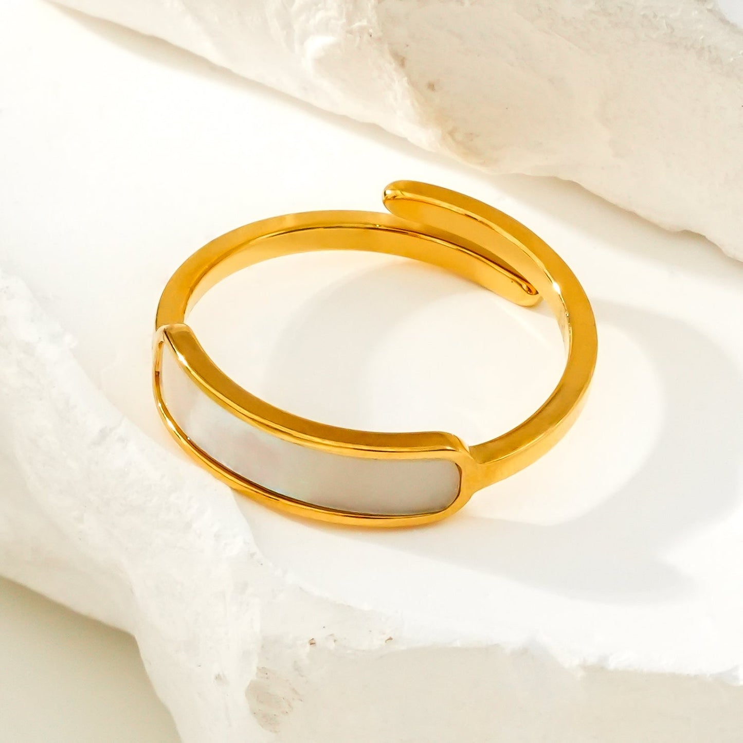 PEILLON Gold: Modern Minimalist Natural Shell Band Inset Ring