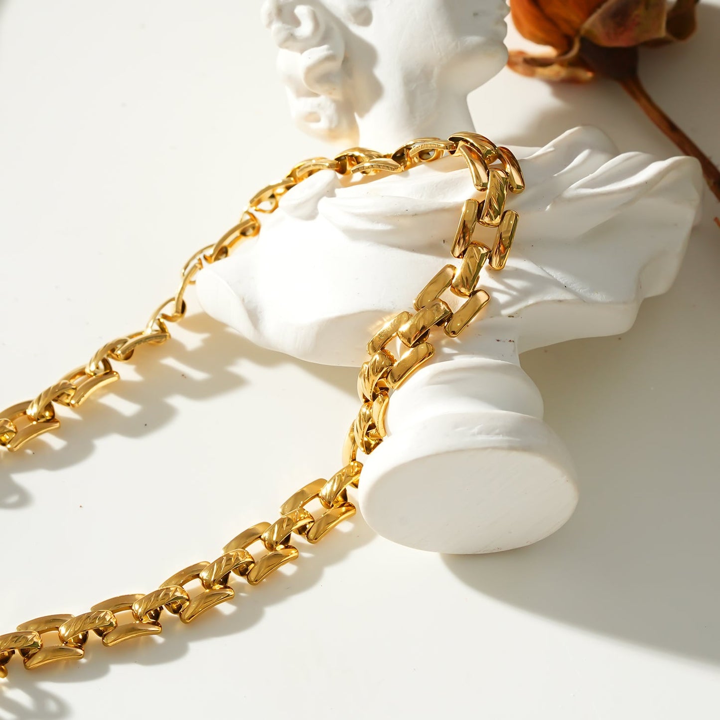 Style KOVVUR: Intricate Twin Chain Necklace in Gold