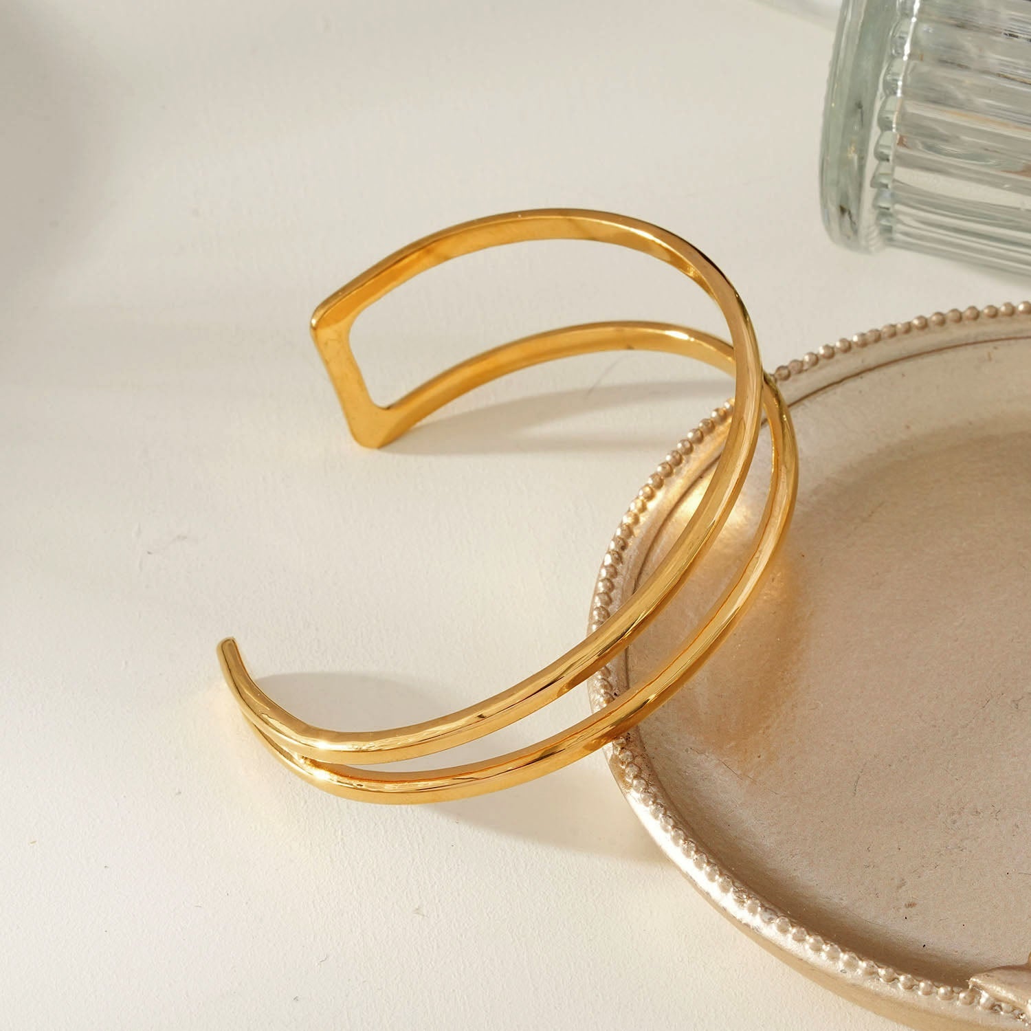 ROSARA Gold: Minimalist-Chic Double Band Bracelet