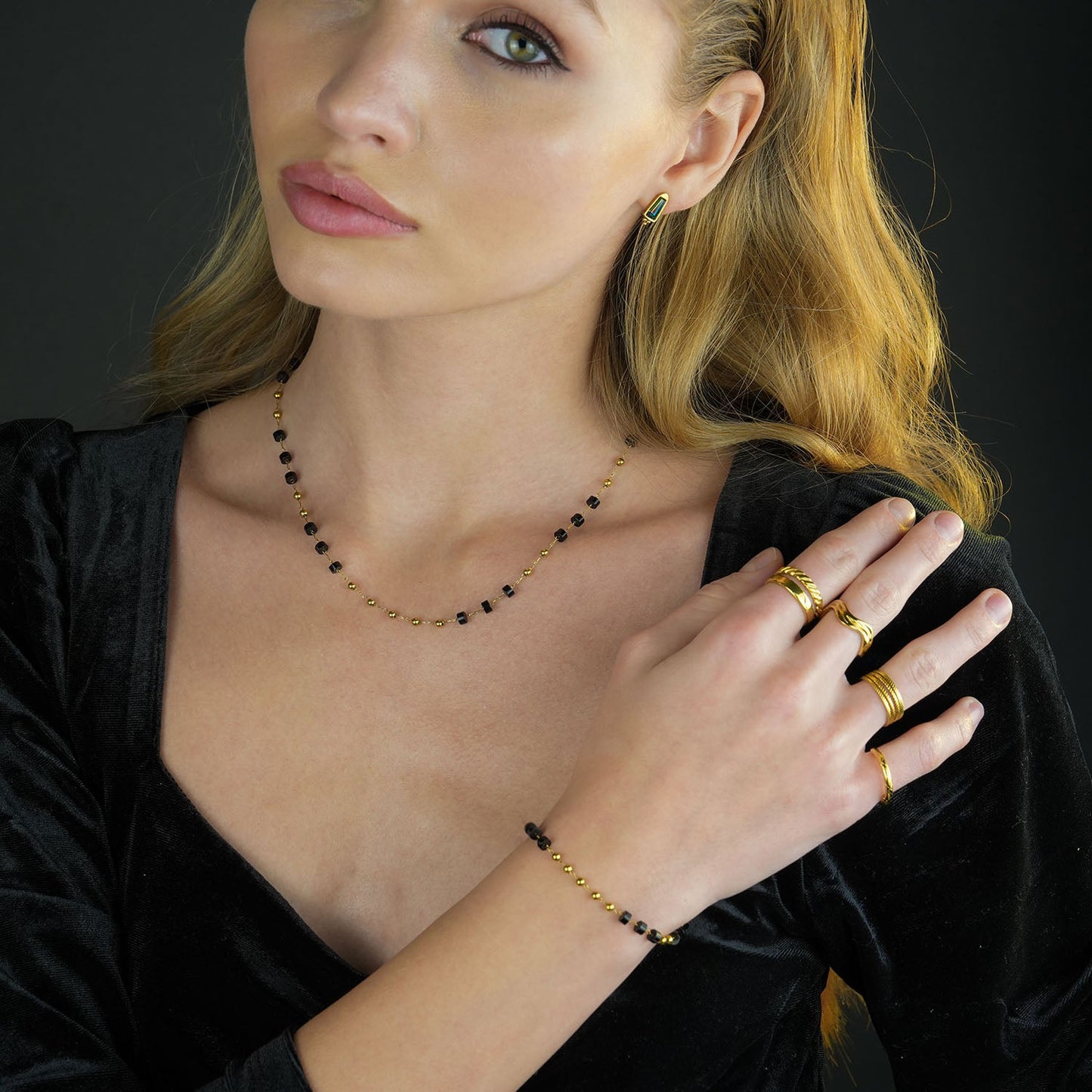 ROSARIO: Black Onyx and Gold Beaded Chain Bracelet