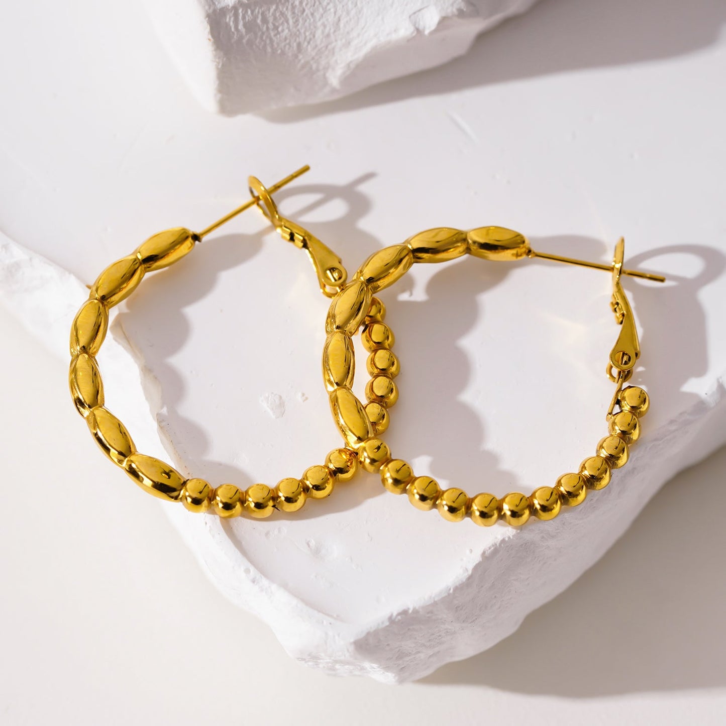 Style SAOREI 6562: Dual Beaded Hoop Earrings.