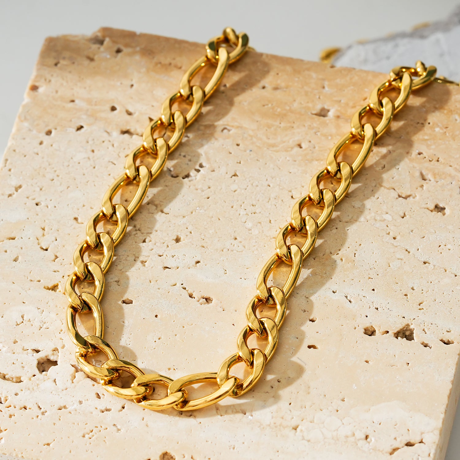 Style SUTTON 6442: Cuban-Link Statement Chain Necklace.