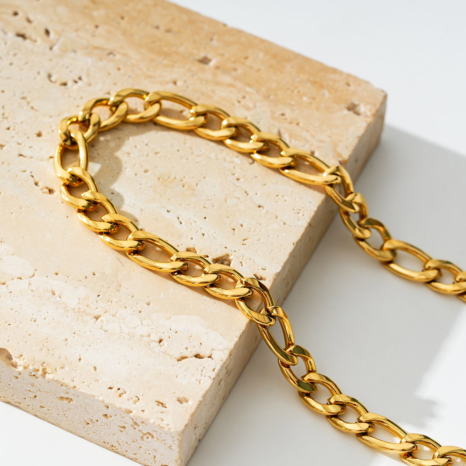 Style SUTTON 6442: Cuban-Link Statement Chain Necklace.