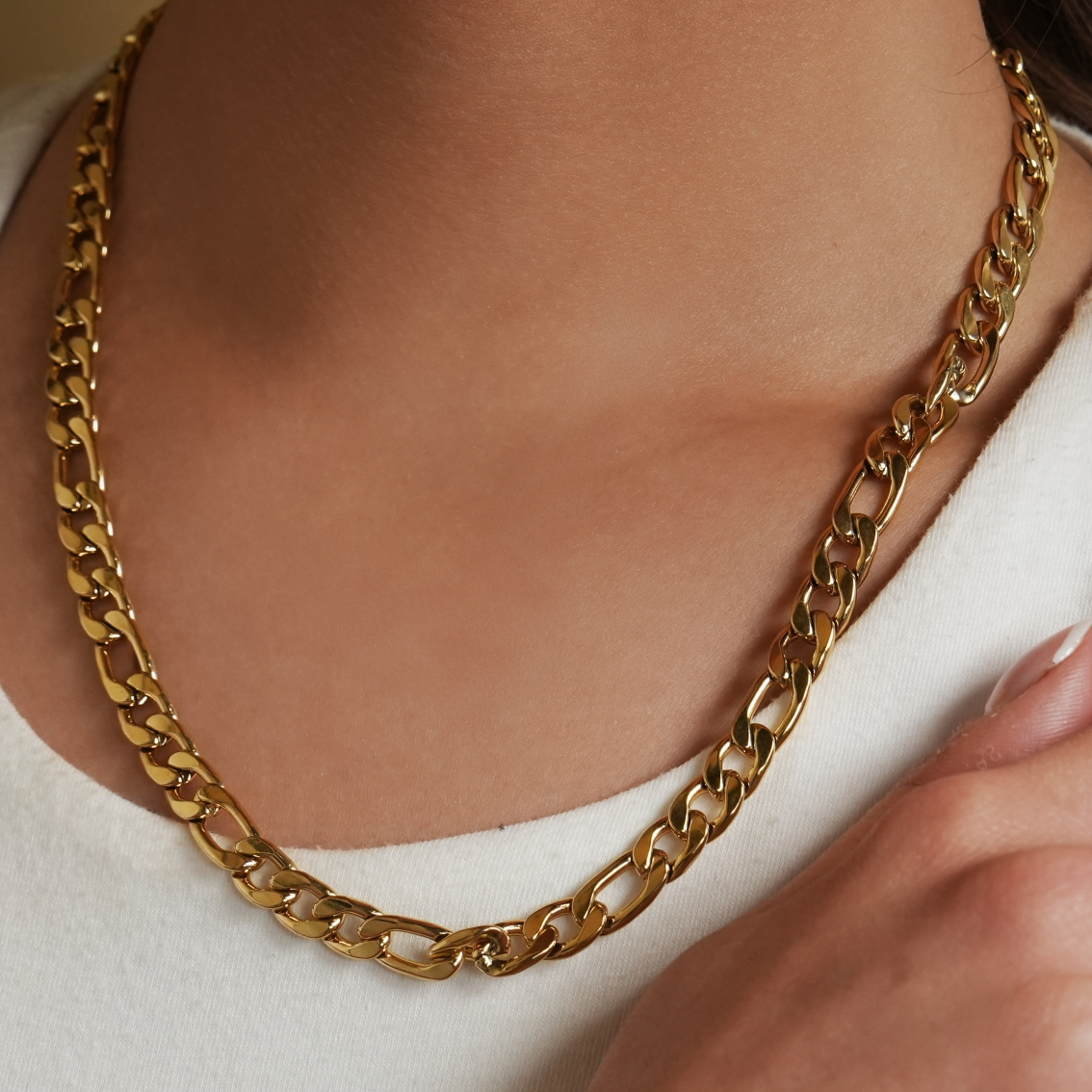 Style SUTTON 6442: Cuban-Link Statement Chain Necklace.