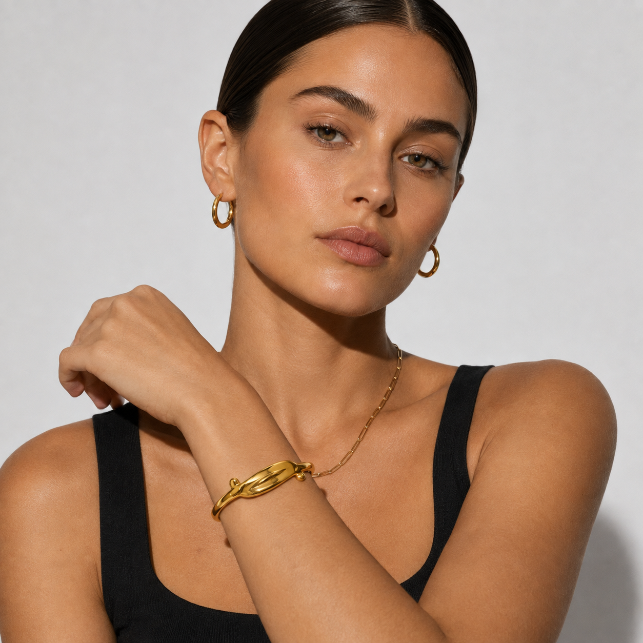 TANGHEUL Gold: Sculptural Cuff Bracelet