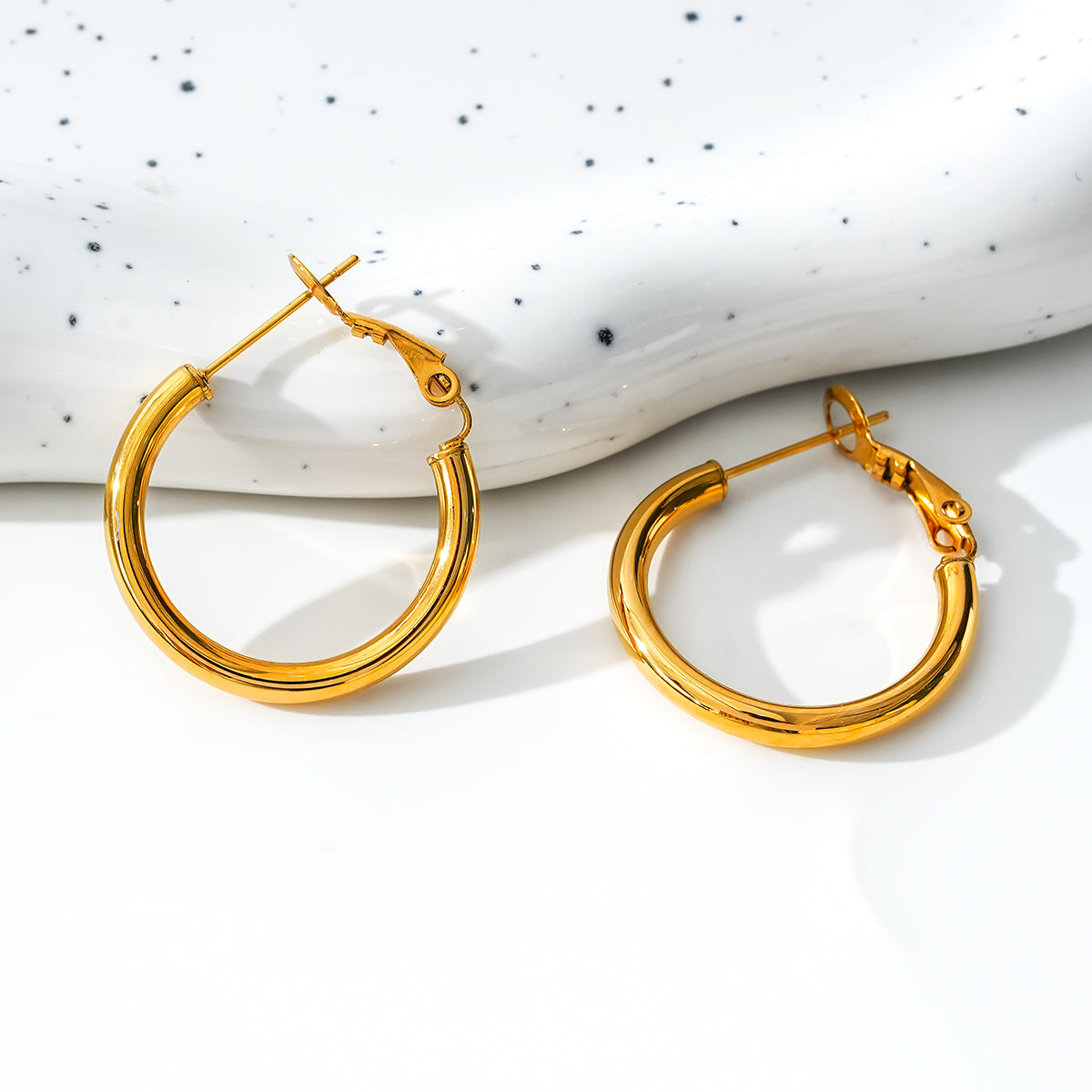 Style YOSHIKO 9672: Mid-Width Essential Hoop Earrings Gold Size A (2 cm)