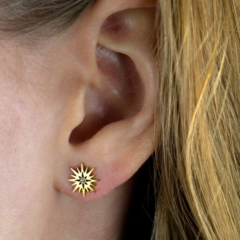 AMNISTY 'Brilliant Star' Zirconia Stud Earrings Gold