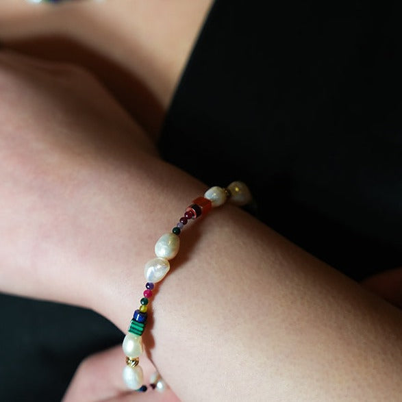 Style AMADIA 4663: Paradise Found - Colourful Bracelet with Gold Beads, Natural Stones, and Freshwater Pearls.