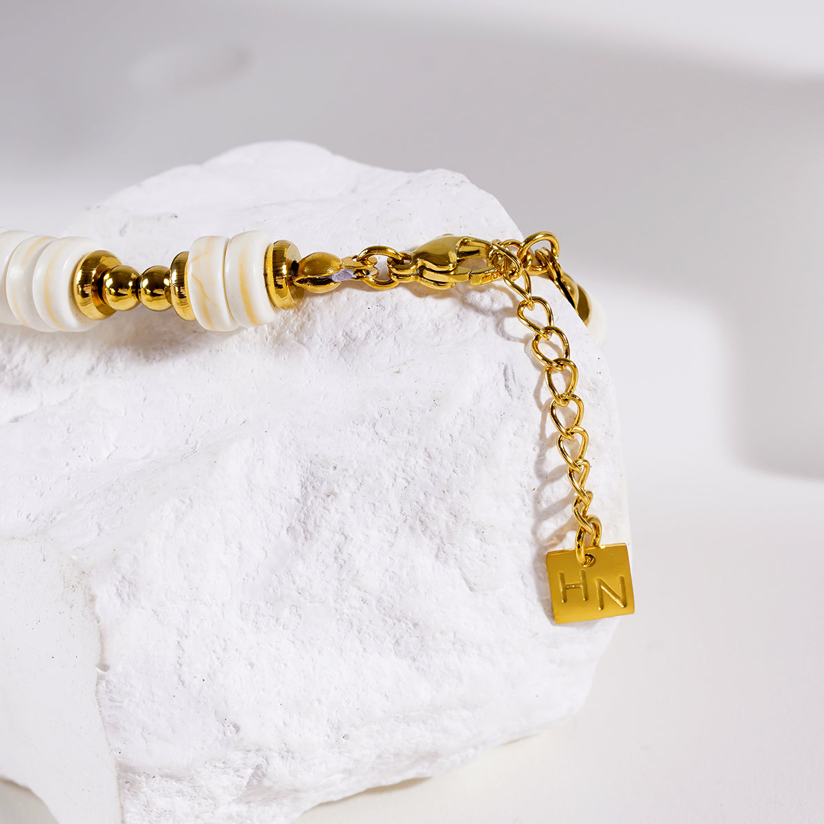 Style GODIVA 9409: White Turquoise Stone & Gold Beaded Modern Boho Bracelet