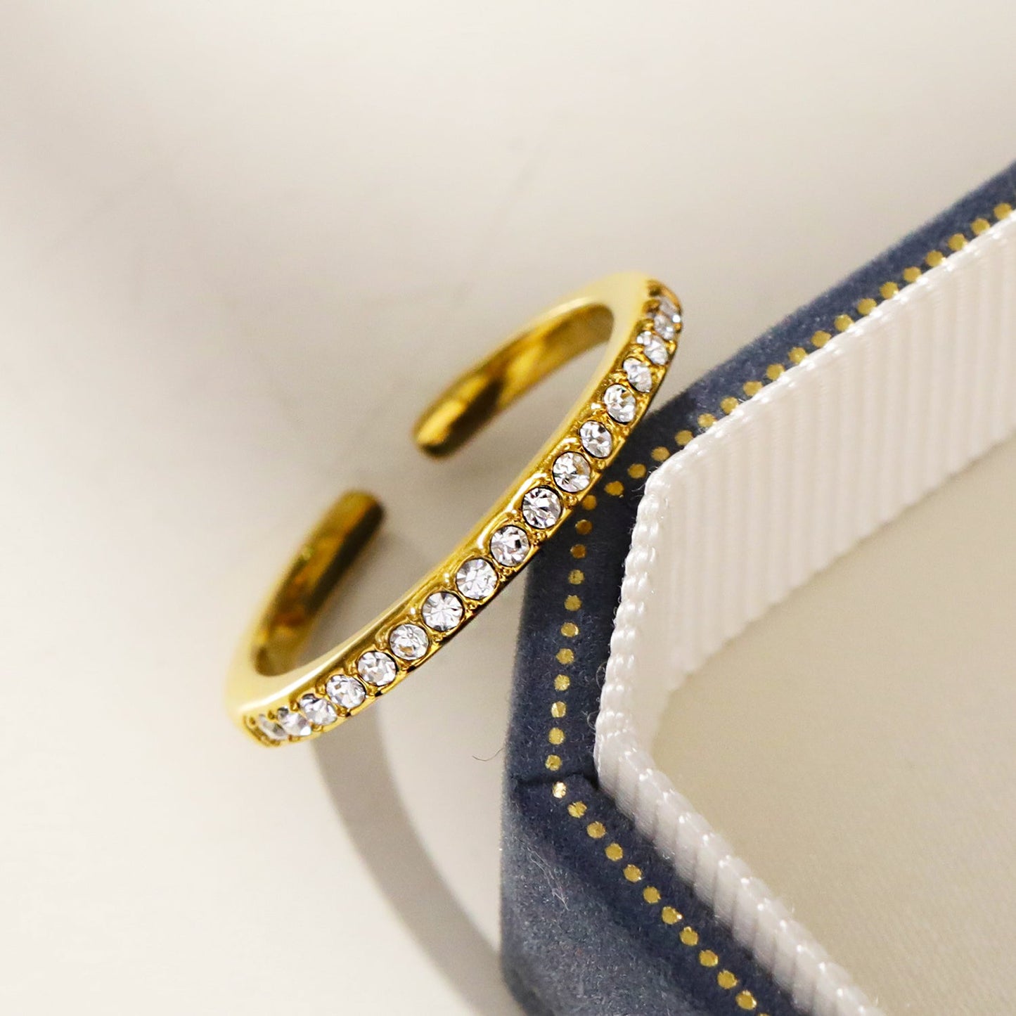 JOCASTA: Adjustable Zirconia-Embedded Minimalist Classic Ring