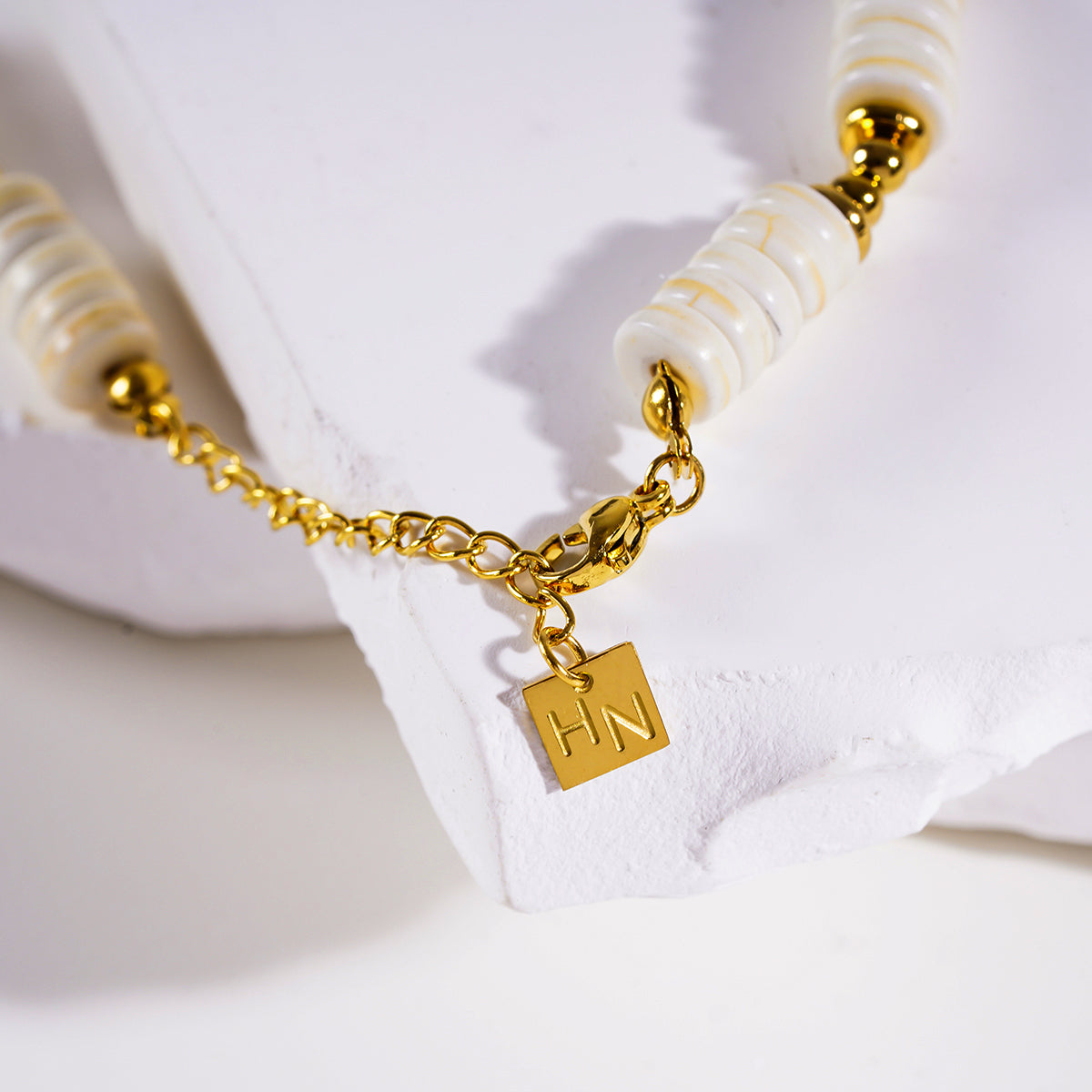 Style LULAMA 9287: White Turquoise Stone & Gold Beaded Modern Boho Chain Necklace.