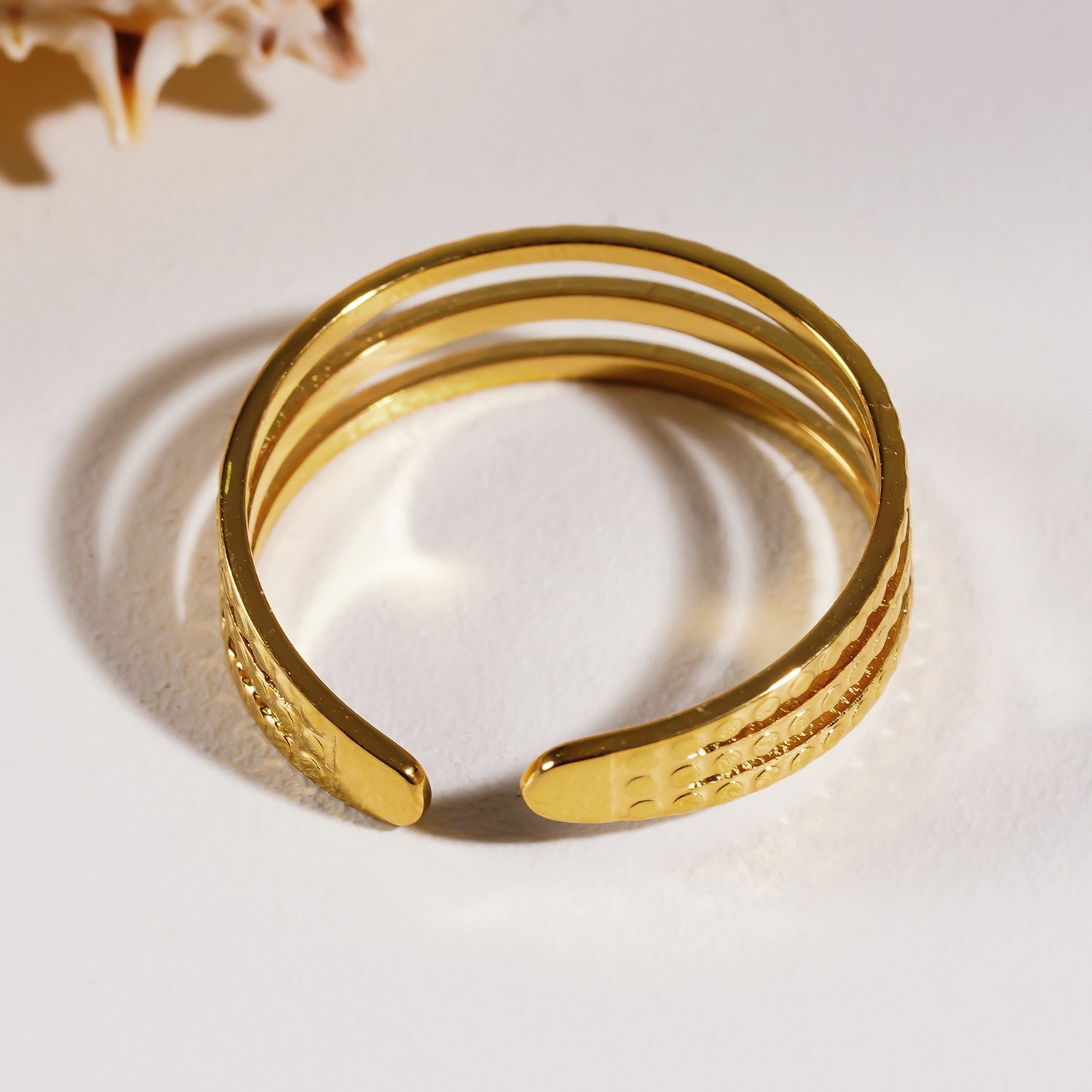 Style MYLAN 3503: Embossed Circles Triple Stacked Ring