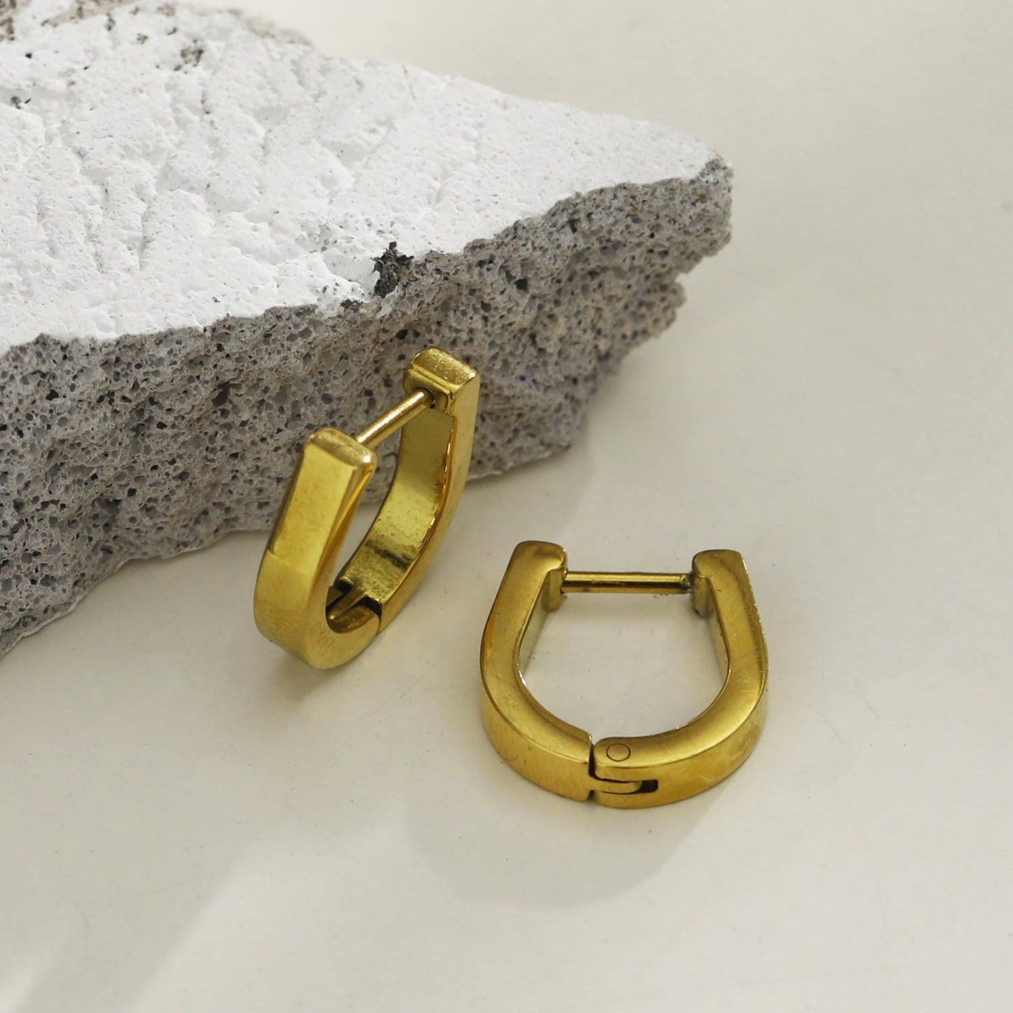 CADEO 'Lucky' Horse-Shoe Shaped Contemporary Hoop Earrings