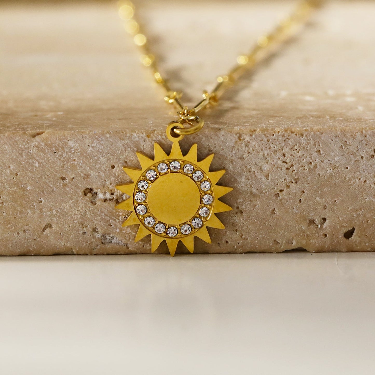 Style NOMIA 98811: Radiant Sunburst Pendant Zirconia Chain Necklace.