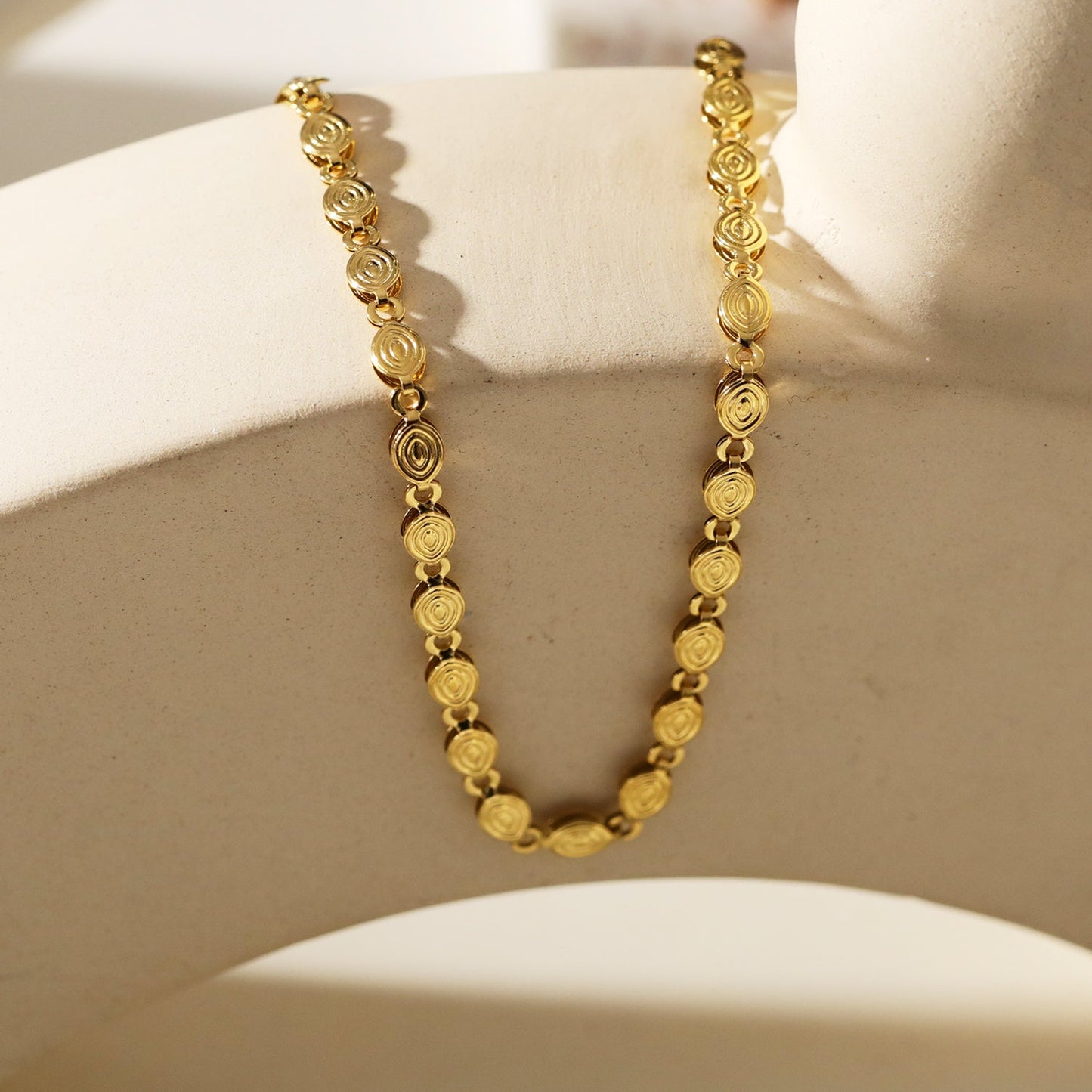 ANTHEA: Patterned Oval Beaded Chain Necklace