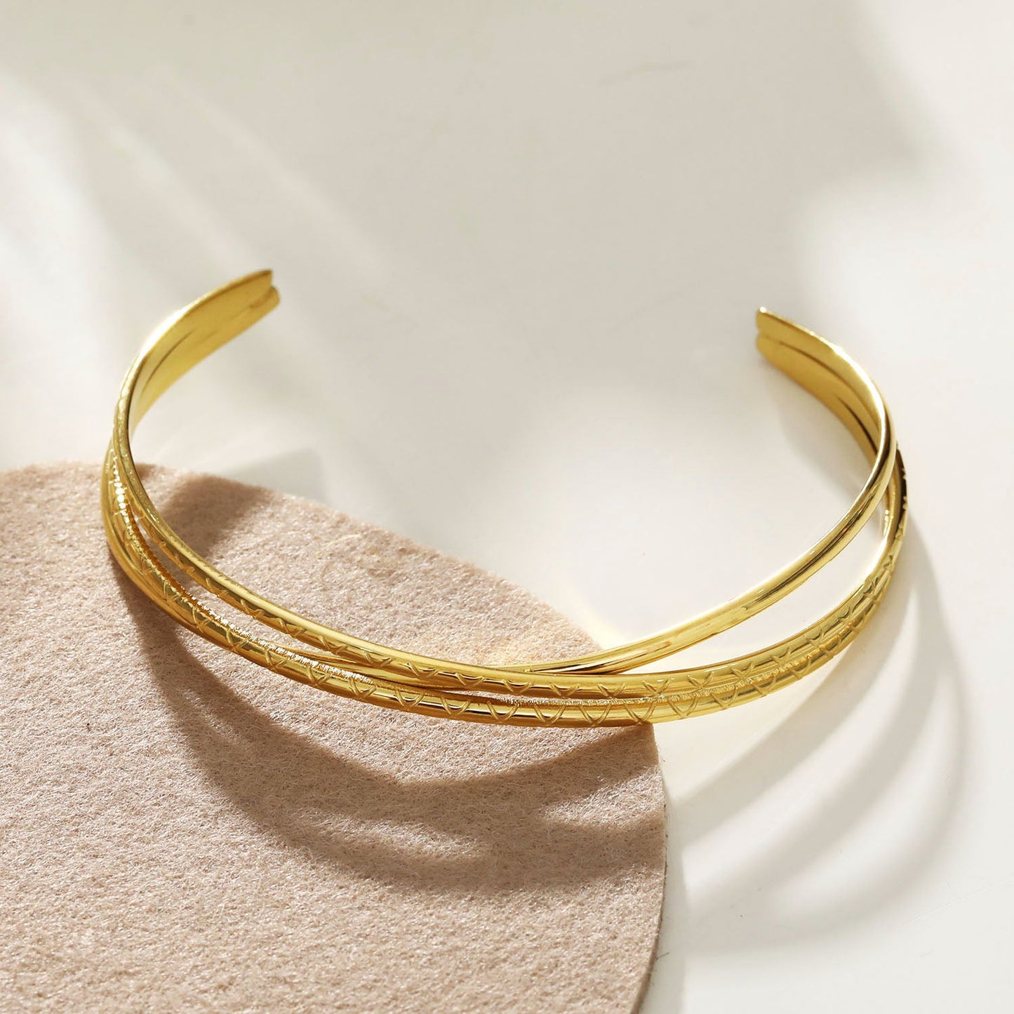 RENIE Layered Overpass Bracelet with Surface Notch Design