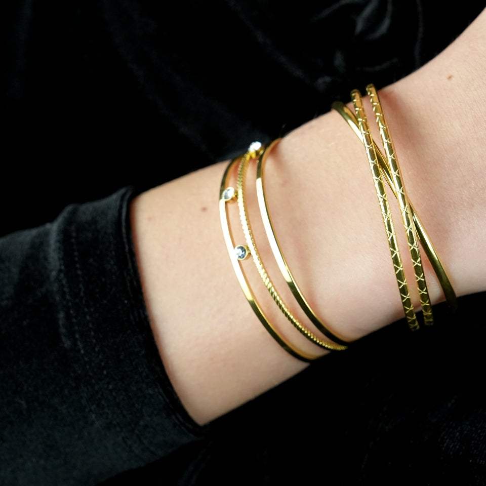 RENIE Layered Overpass Bracelet with Surface Notch Design