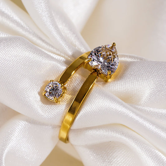 Style RIZALINA 3402: Classic Band Ring Anchoring Heart Shaped & Rounded Zirconia Gemstones.